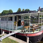 Botel Peniche Jeannine *