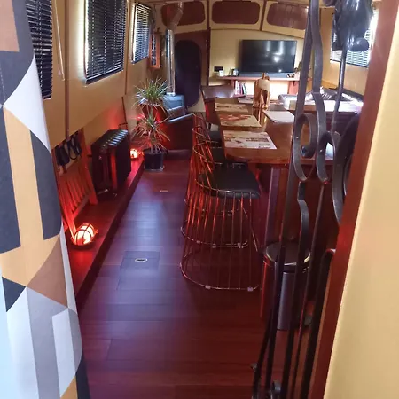 Botel Peniche Jeannine