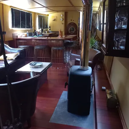 Botel Peniche Jeannine *