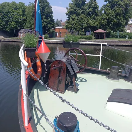 Botel Peniche Jeannine *