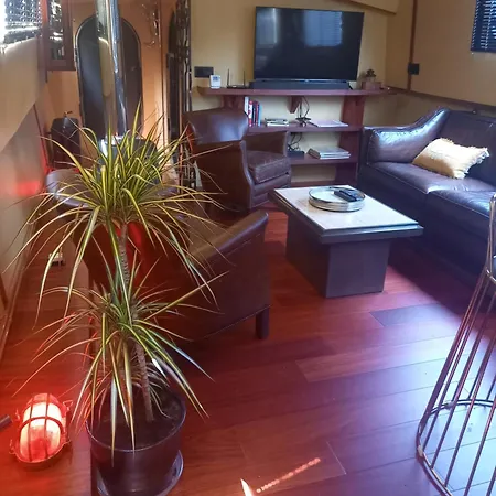 Peniche Jeannine Botel *