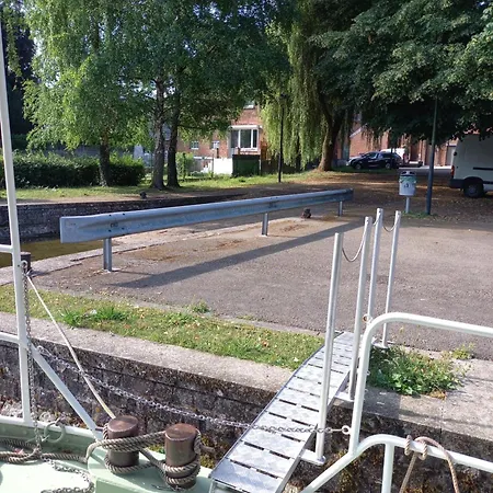 Peniche Jeannine Botel *